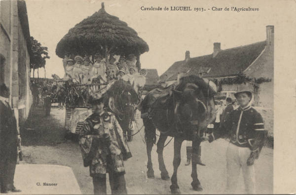 CPA LIGUEIL CAVALCADE 1913