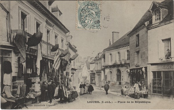 cpa ligueil Place de la Rpublique 1908